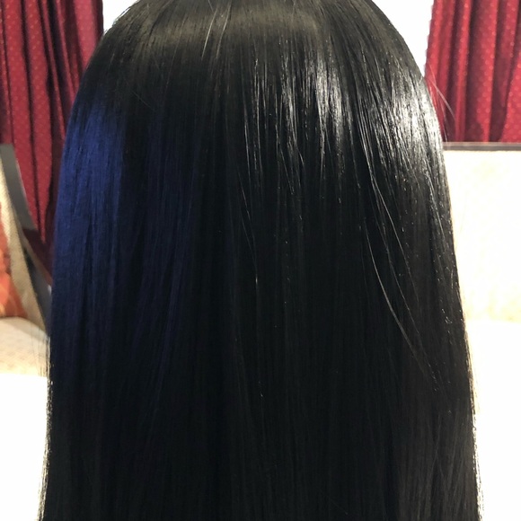 Long Black Synthetic Wig - Picture 4 of 16
